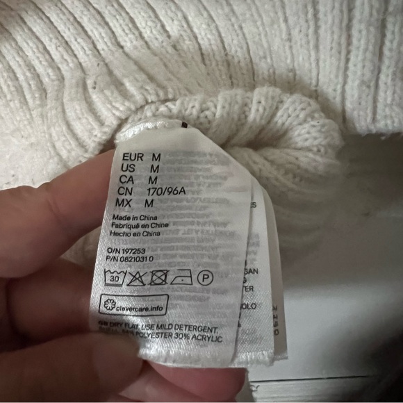 WHITE TURTLE NECK SWEATER - Picture 7 of 10